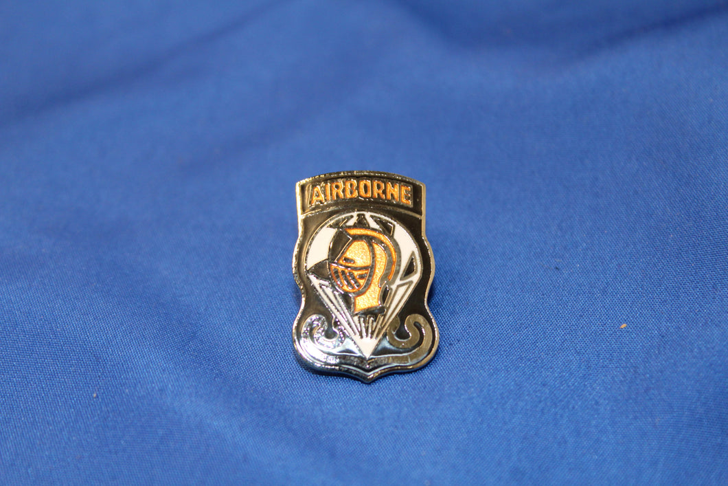 ARMY GOLDEN KNIGHT HAT PIN
